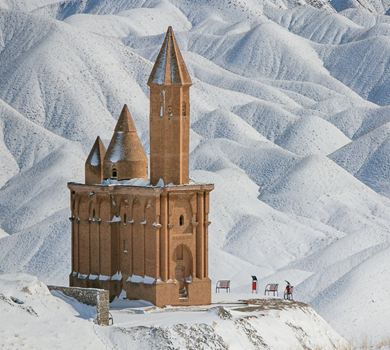 کلیسای سهرل با سه گنبد زیبا
