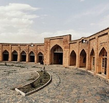 Karavan-saraj od cigle i kameni karavan-saraj Anžire, dva svjetska spomenika udaljena svega 500 metara