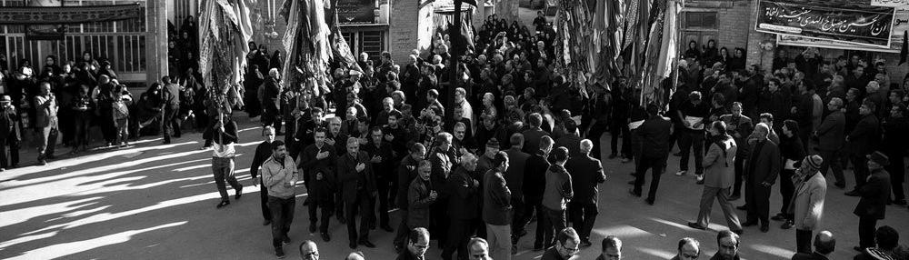 Ceremonija postavljanja zastave u selu Siyah Saran, odavanje počasti mučenicima slobodnih ljudi Karbale