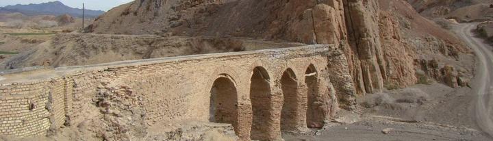 Most za navodnjavanje u Kharanuq-u, jedini tradicionalni most za prenos vode u Iranu